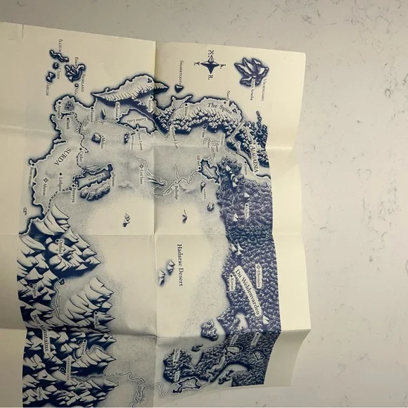 Eragon Deluxe Edition by Christopher Paolini - Picture 8 of 10